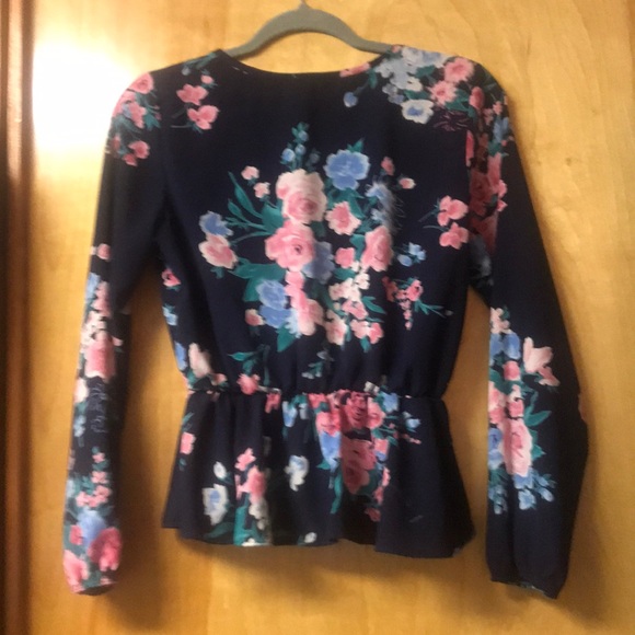 Floral top - Picture 2 of 2